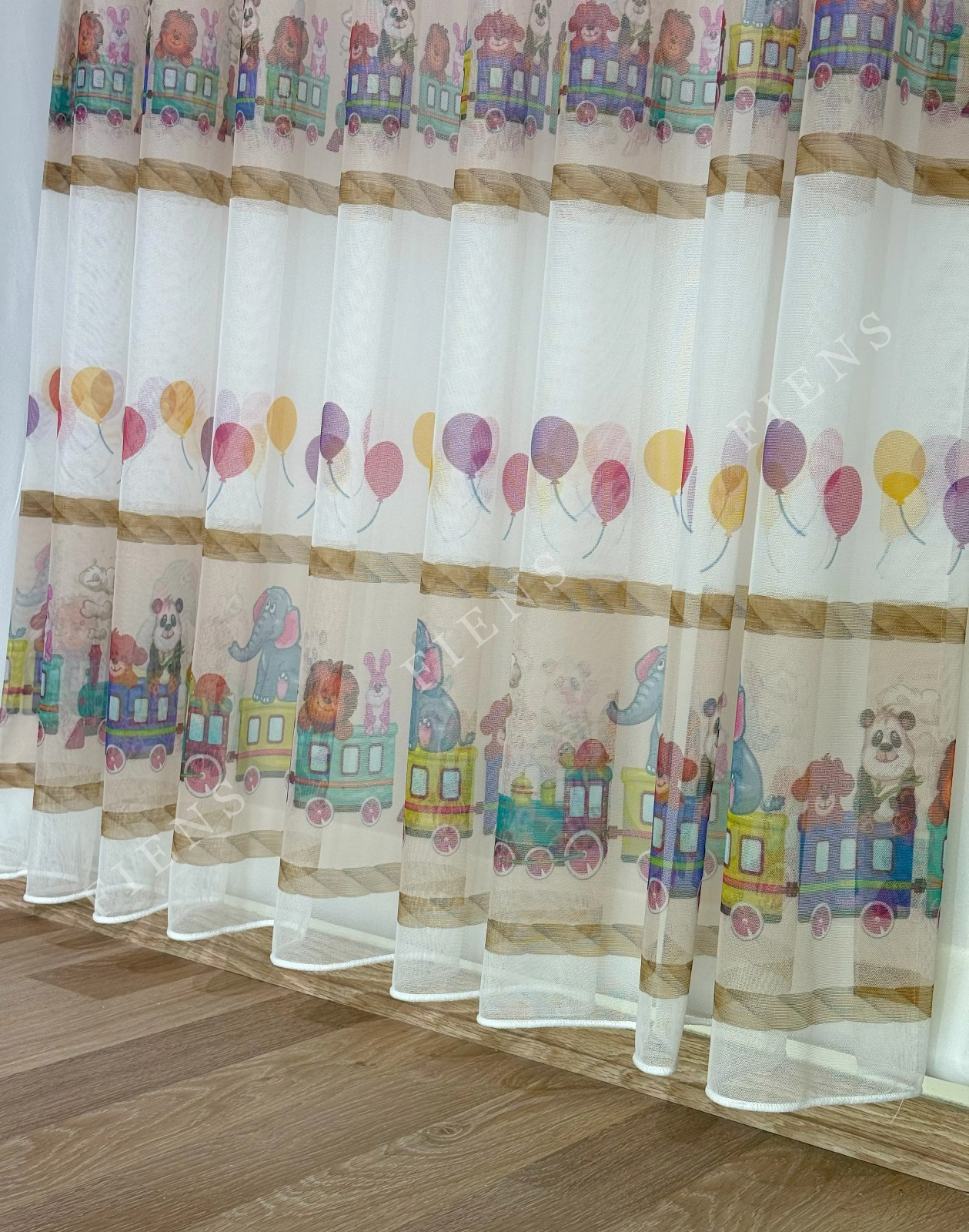 Happy Train Figürlü Tül Perde – Renkli ve Eğlenceli Çocuk Odası Tasarımı